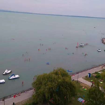 Апартаменты Aranypart Club218 Beatrix Wellness Apartman Шиофок